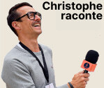 "Christophe raconte" les newsletters et podcasts de Christophe Marghieri que l'on voit en photo avec un micro.